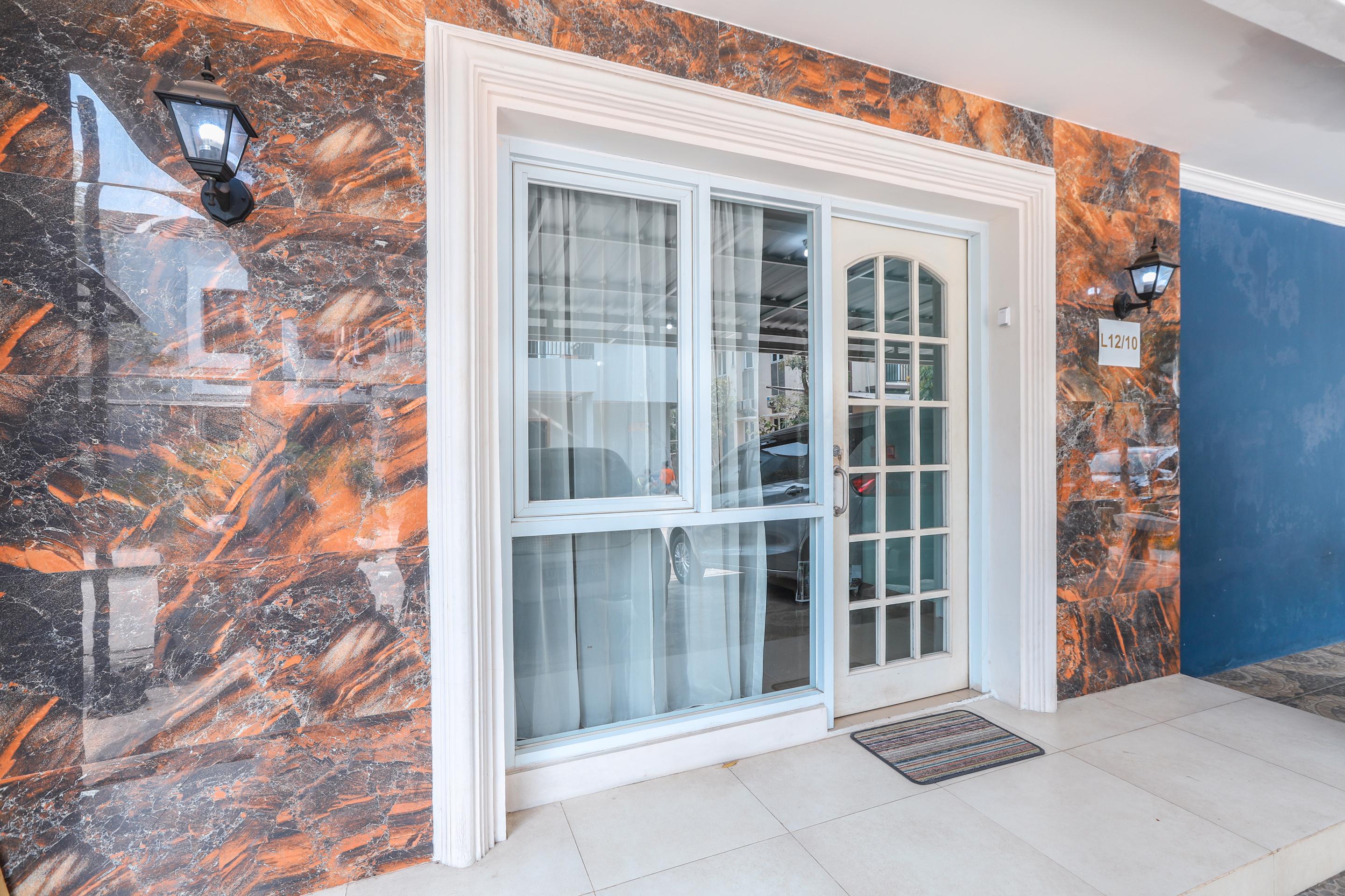 Oyo 1551 Studento Guest House Tangerang Exterior foto