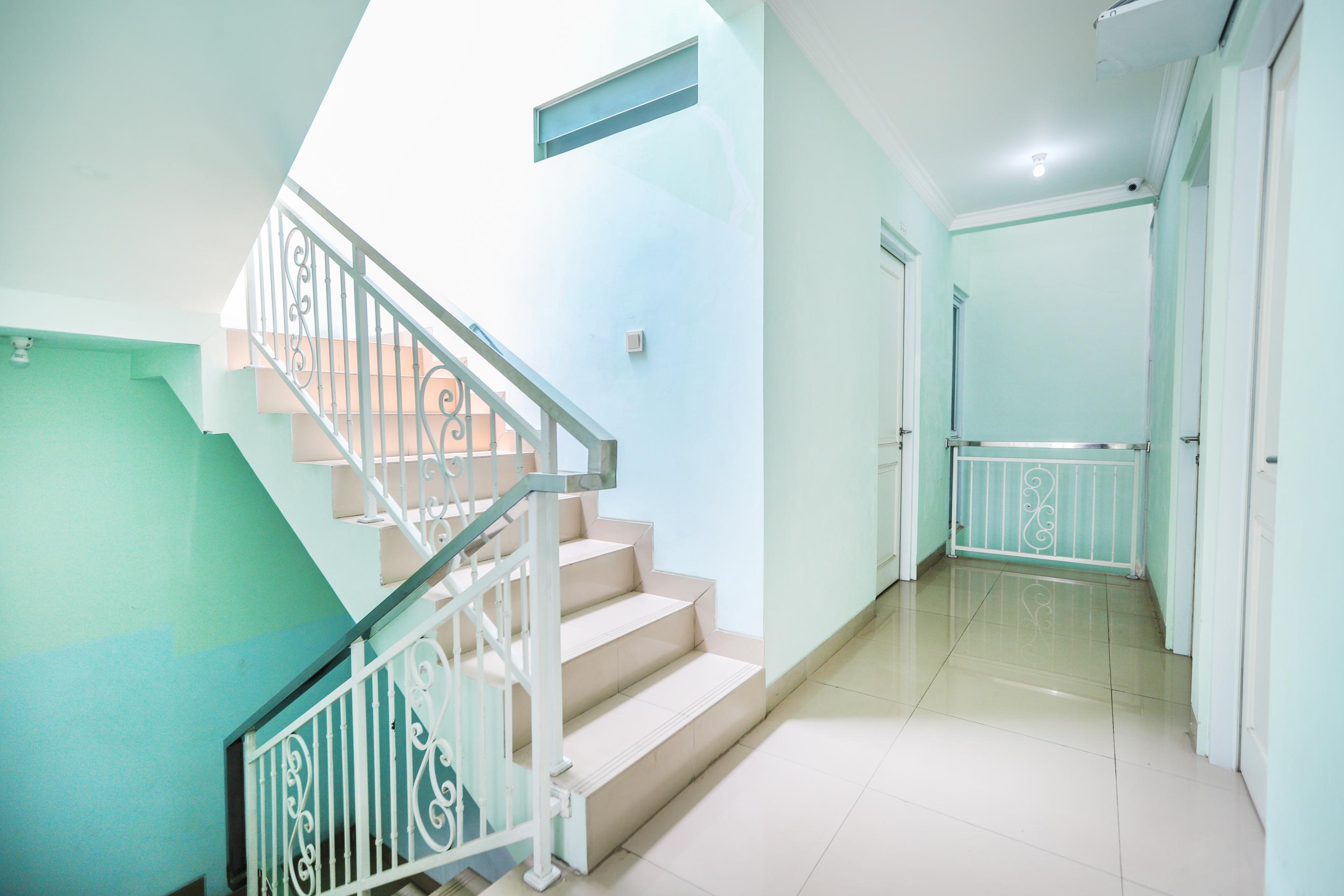Oyo 1551 Studento Guest House Tangerang Exterior foto